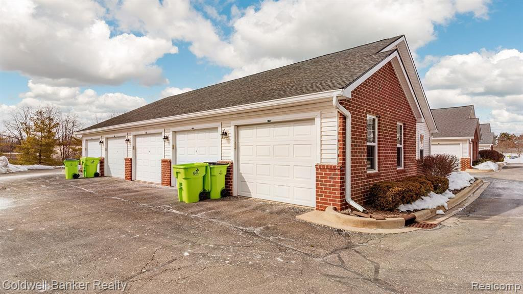960 W SUMMERFIELD GLEN Circle, Ann Arbor, MI 48103 — Photo 11