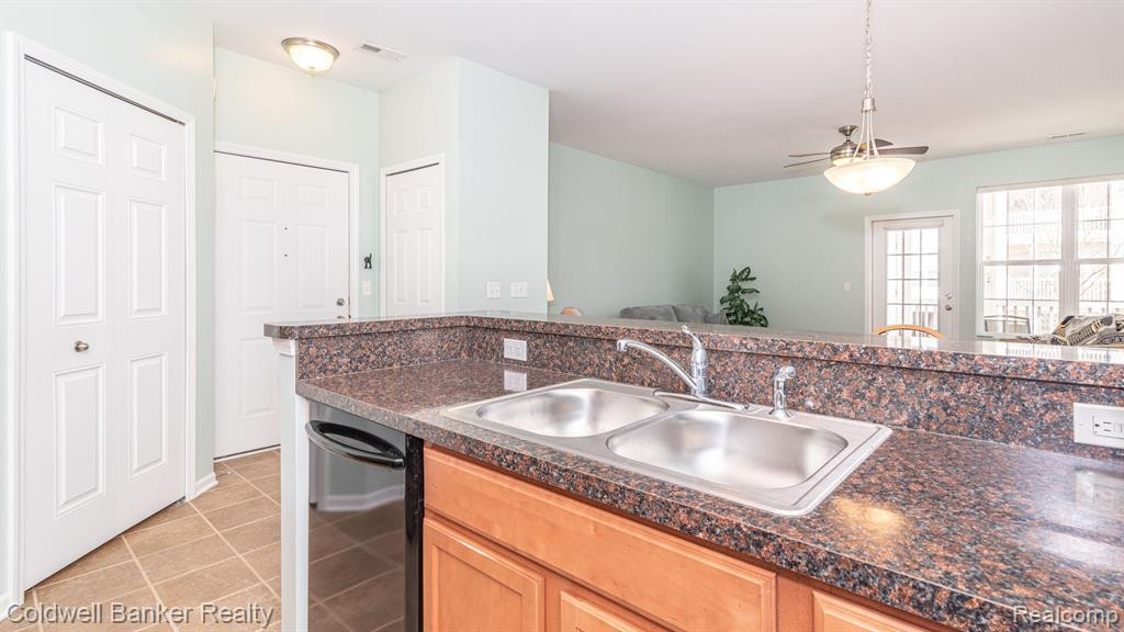 960 W SUMMERFIELD GLEN Circle, Ann Arbor, MI 48103 — Photo 17