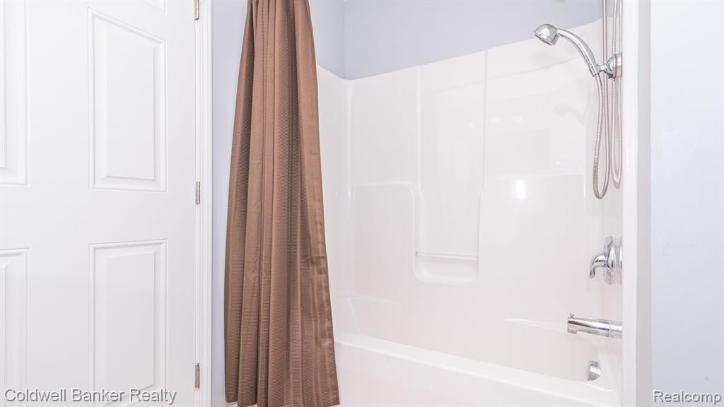 960 W SUMMERFIELD GLEN Circle, Ann Arbor, MI 48103 — Photo 38
