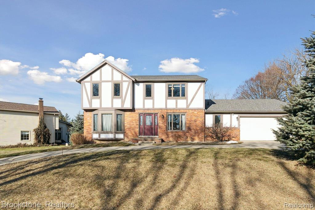 16880 DUNDALK Court, Northville, MI 48168 — Photo 2