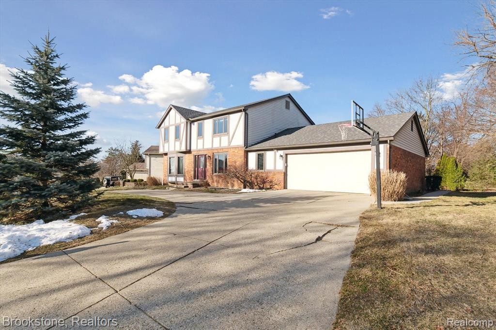 16880 DUNDALK Court, Northville, MI 48168 — Photo 3