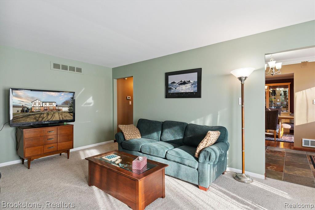 16880 DUNDALK Court, Northville, MI 48168 — Photo 9