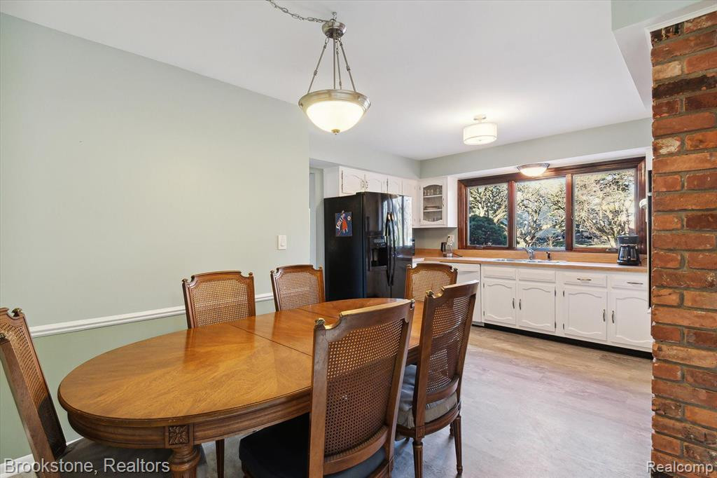 16880 DUNDALK Court, Northville, MI 48168 — Photo 17