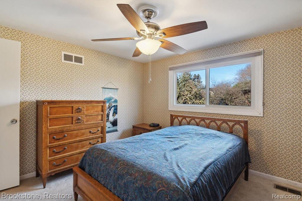 16880 DUNDALK Court, Northville, MI 48168 — Photo 32
