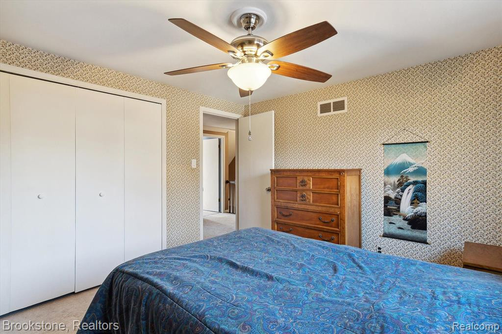 16880 DUNDALK Court, Northville, MI 48168 — Photo 33