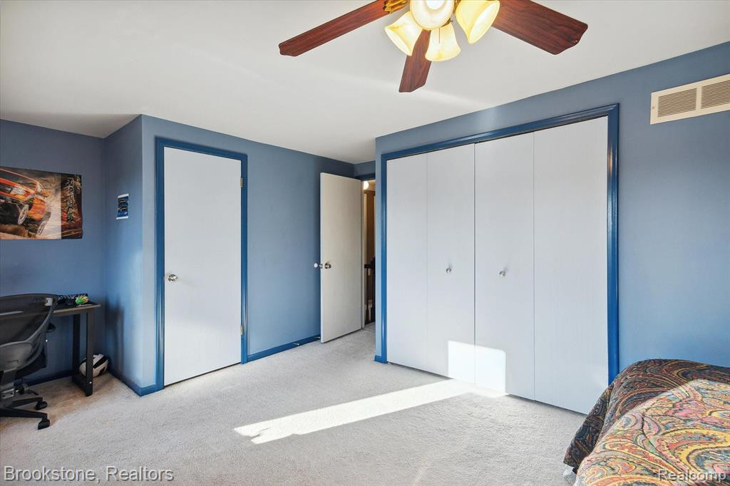 16880 DUNDALK Court, Northville, MI 48168 — Photo 38