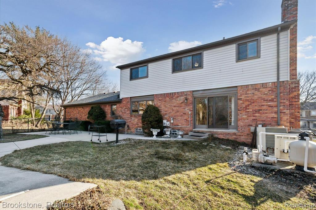 16880 DUNDALK Court, Northville, MI 48168 — Photo 42