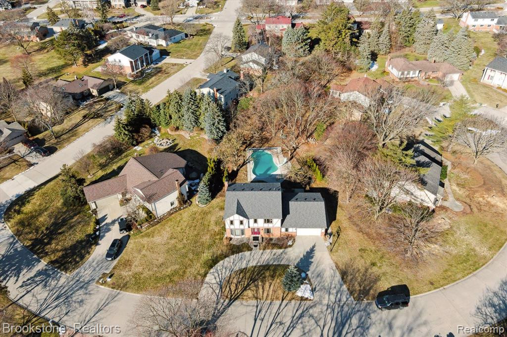 16880 DUNDALK Court, Northville, MI 48168 — Photo 43