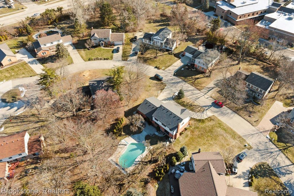 16880 DUNDALK Court, Northville, MI 48168 — Photo 46