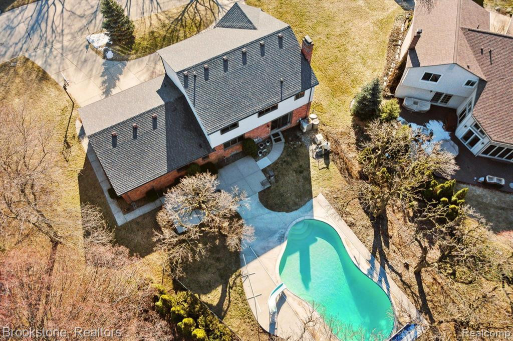 16880 DUNDALK Court, Northville, MI 48168 — Photo 48