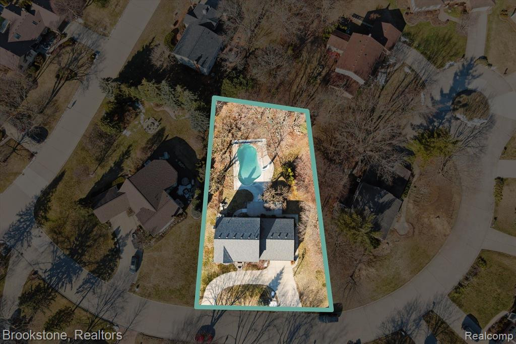16880 DUNDALK Court, Northville, MI 48168 — Photo 49