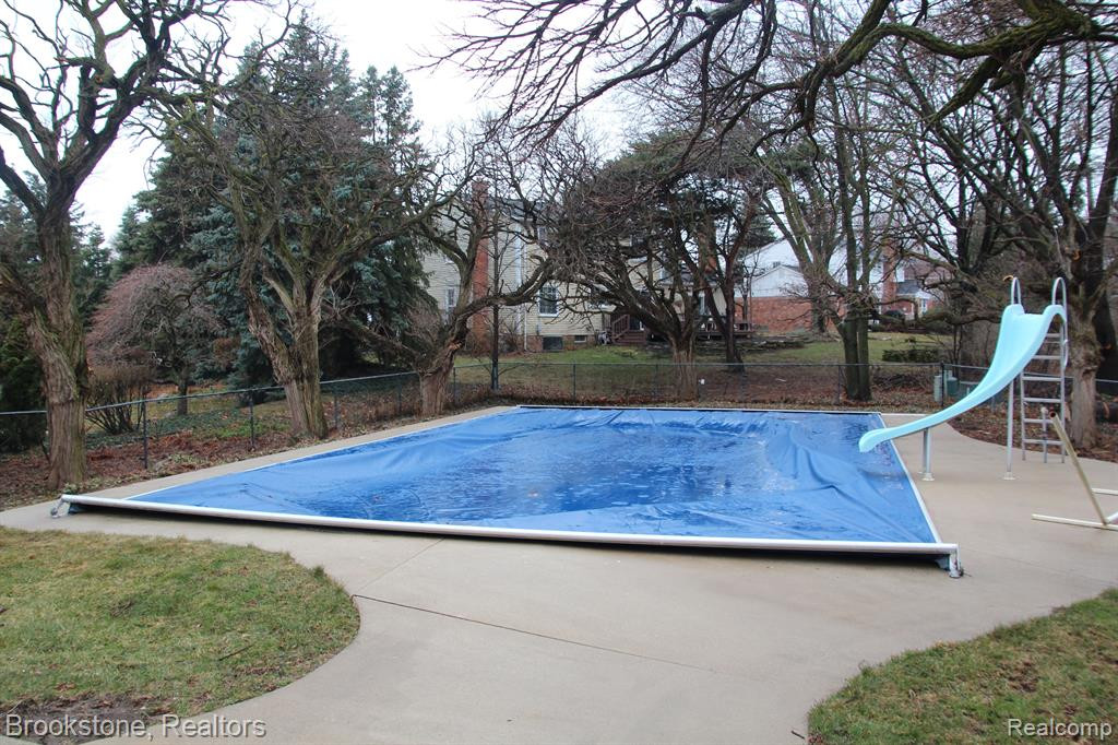 16880 DUNDALK Court, Northville, MI 48168 — Photo 51