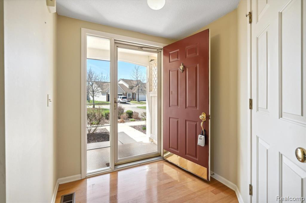 445 LILLY VIEW, Howell, MI 48843 — Photo 6