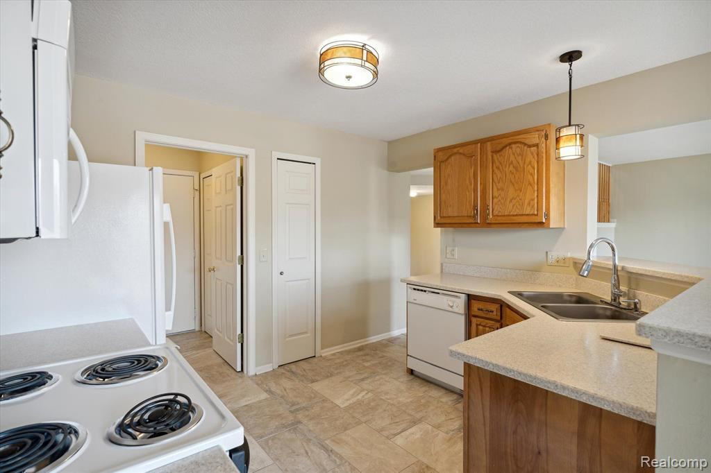 445 LILLY VIEW, Howell, MI 48843 — Photo 14
