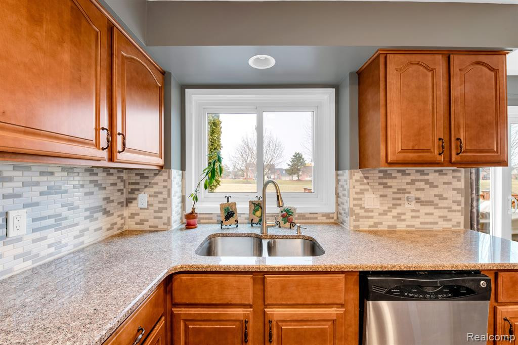 47643 ASHFORD Drive S, Canton, MI 48188 — Photo 8