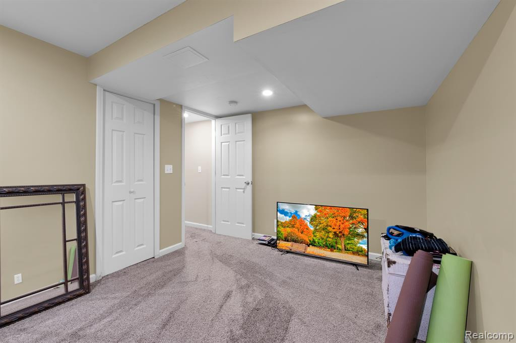 47643 ASHFORD Drive S, Canton, MI 48188 — Photo 35