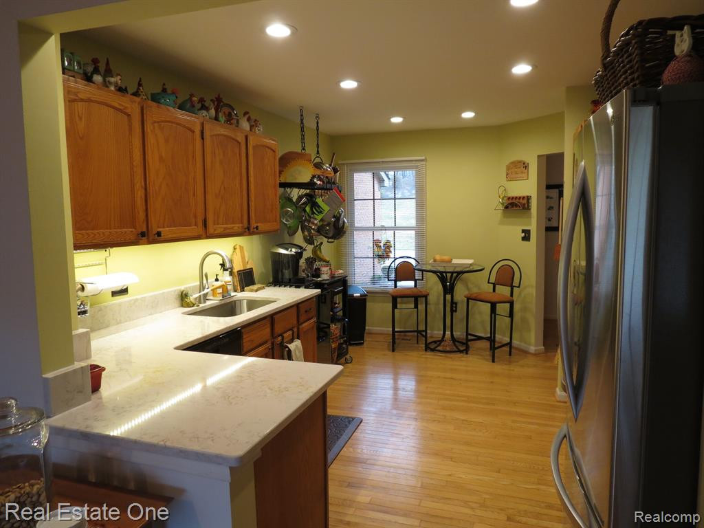 940 WOODRIDGE HILLS Drive, Brighton, MI 48116 — Photo 4