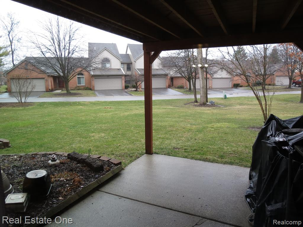 940 WOODRIDGE HILLS Drive, Brighton, MI 48116 — Photo 24