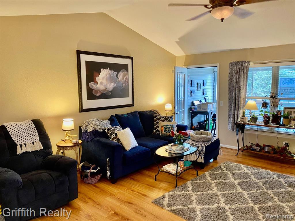 618 CURZON Court, 201, Howell, MI 48843 — Photo 4