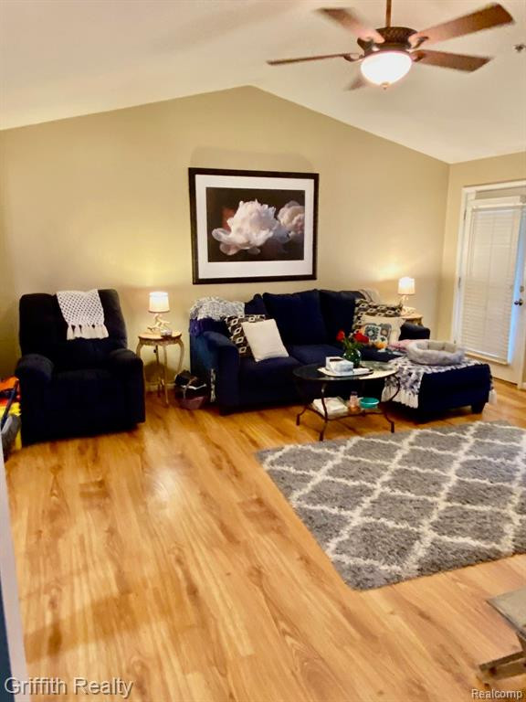 618 CURZON Court, 201, Howell, MI 48843 — Photo 9