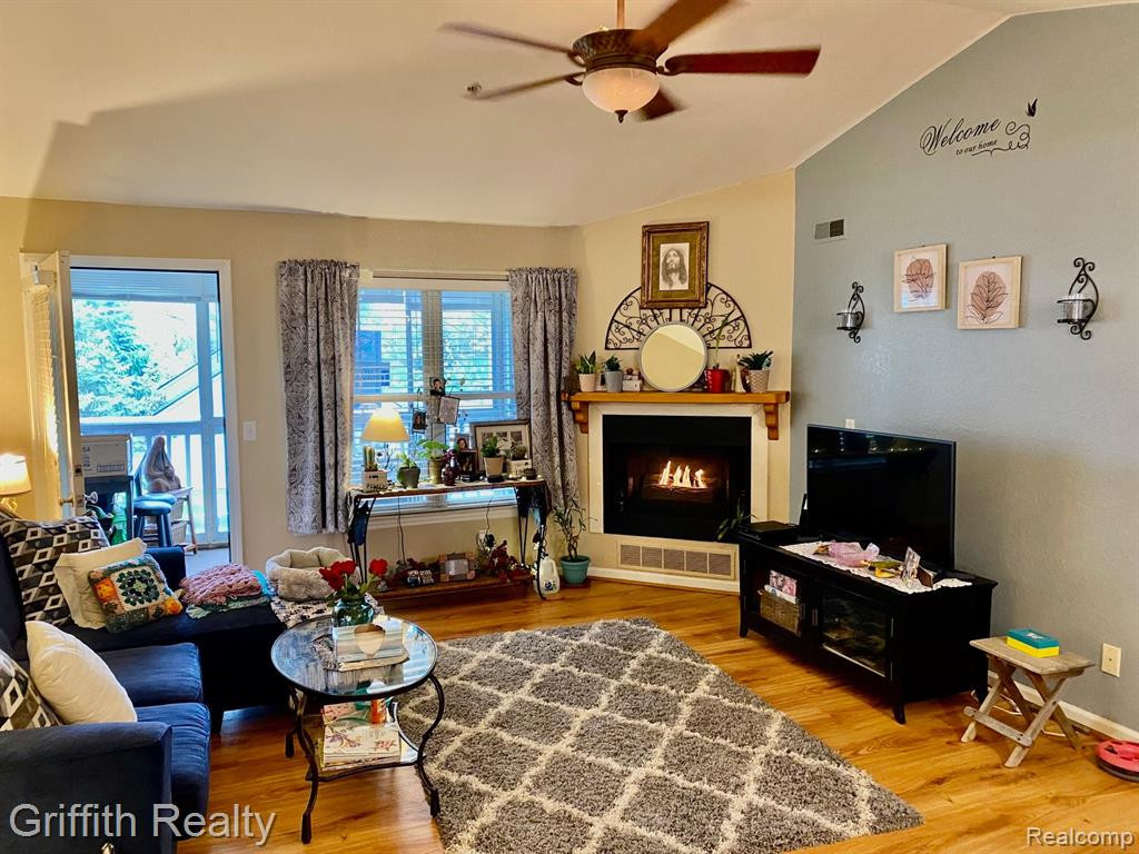 618 CURZON Court, 201, Howell, MI 48843 — Photo 10