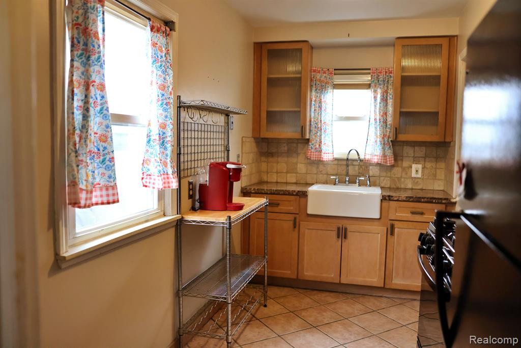 531 ALBANY Street, Ferndale, MI 48220 — Photo 6