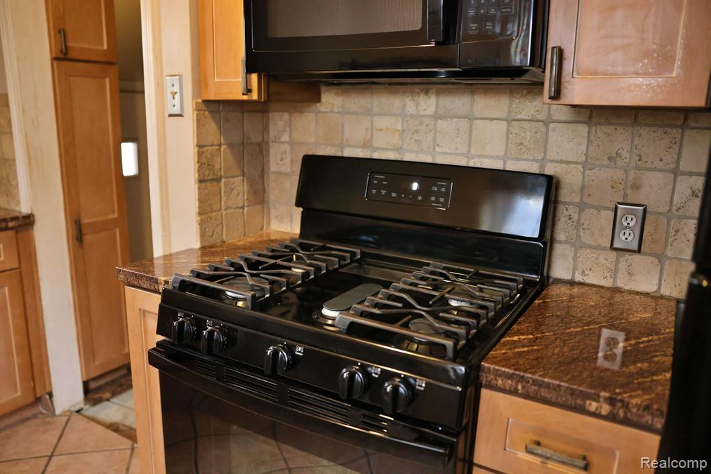 531 ALBANY Street, Ferndale, MI 48220 — Photo 8
