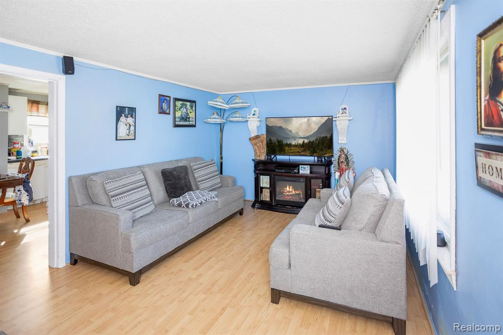 208 S LESTER Street, Capac, MI 48014 — Photo 3