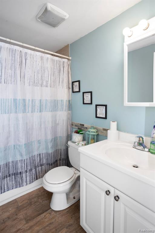 208 S LESTER Street, Capac, MI 48014 — Photo 4
