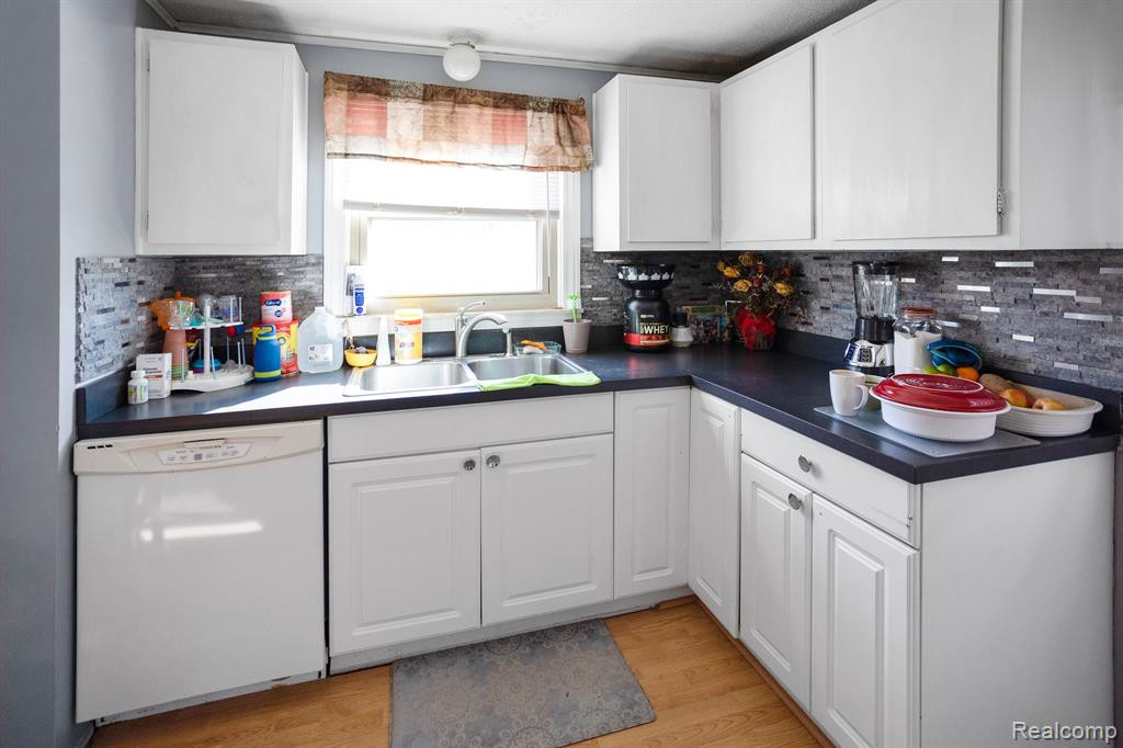 208 S LESTER Street, Capac, MI 48014 — Photo 6