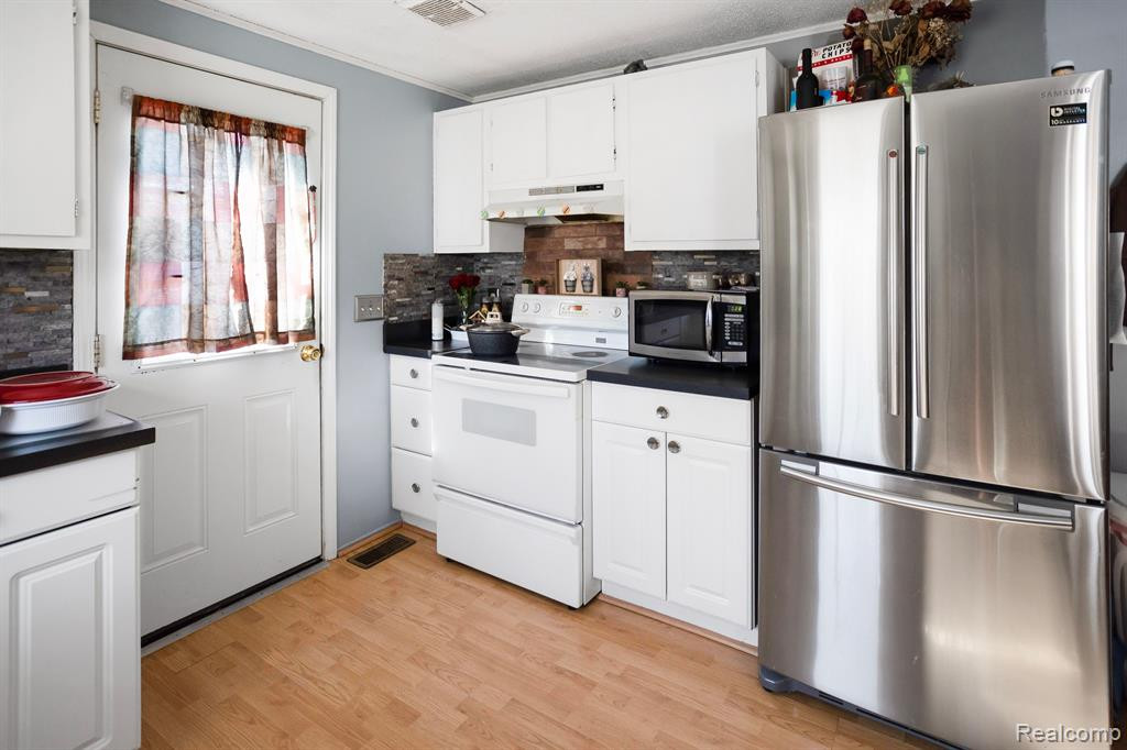 208 S LESTER Street, Capac, MI 48014 — Photo 13