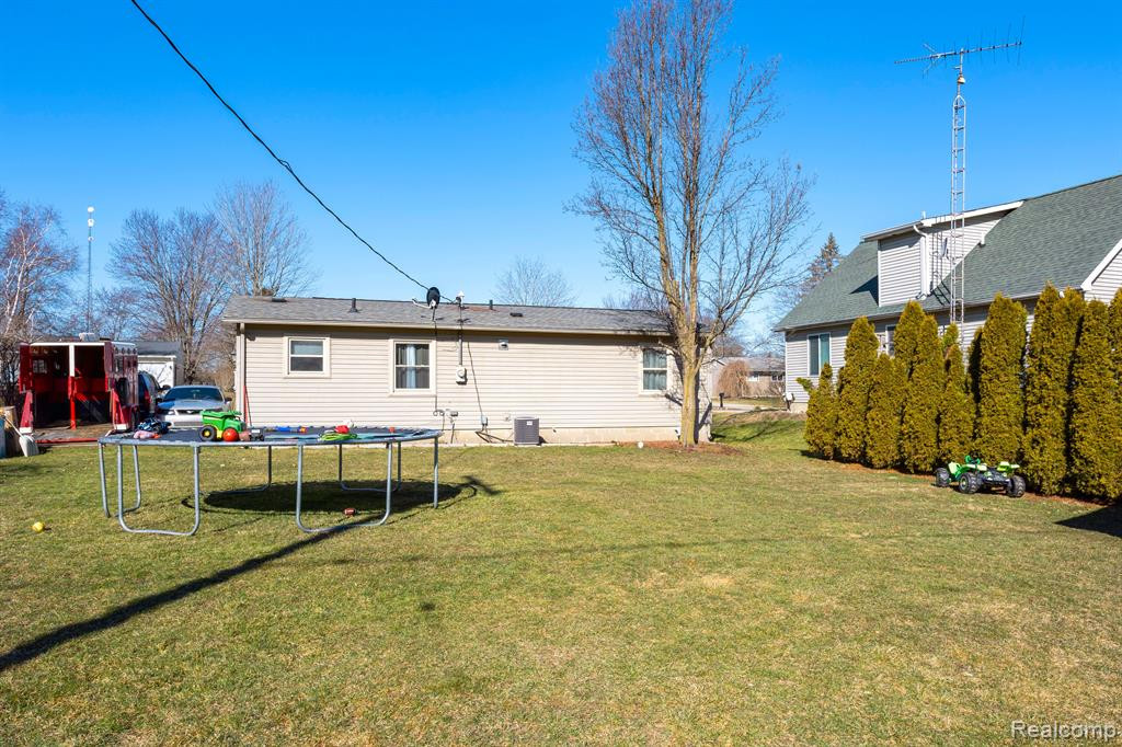 208 S LESTER Street, Capac, MI 48014 — Photo 18
