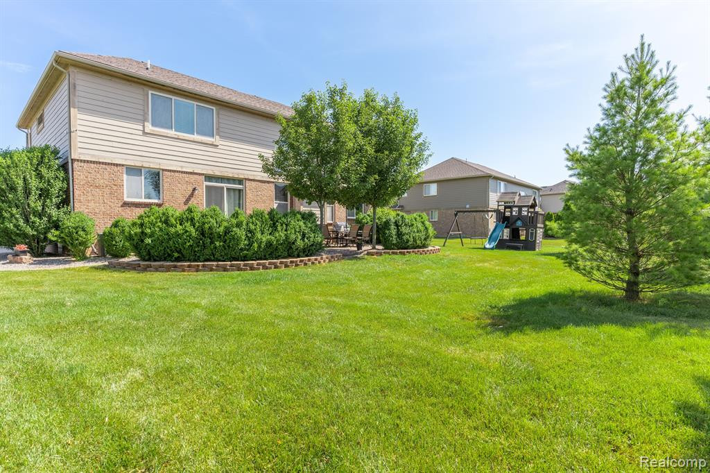 52383 FERNDALE Drive, Northville, MI 48167 — Photo 11