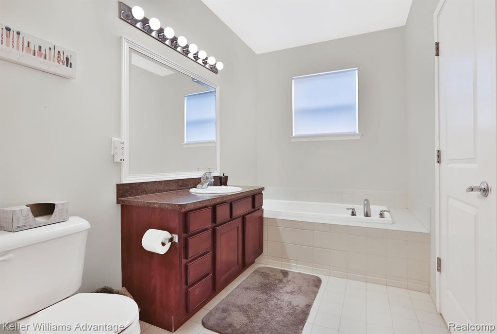 2298 CALIBOUGE, Commerce Twp, MI 48382 — Photo 22