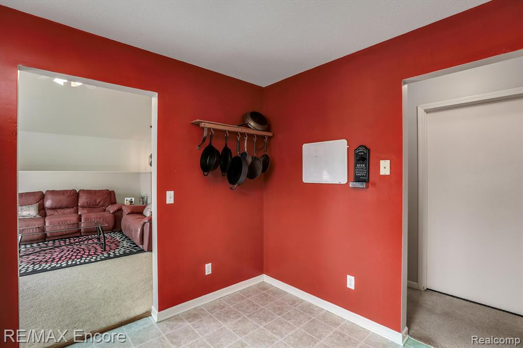 322 MARIGOLD Circle, Westland, MI — Photo 6