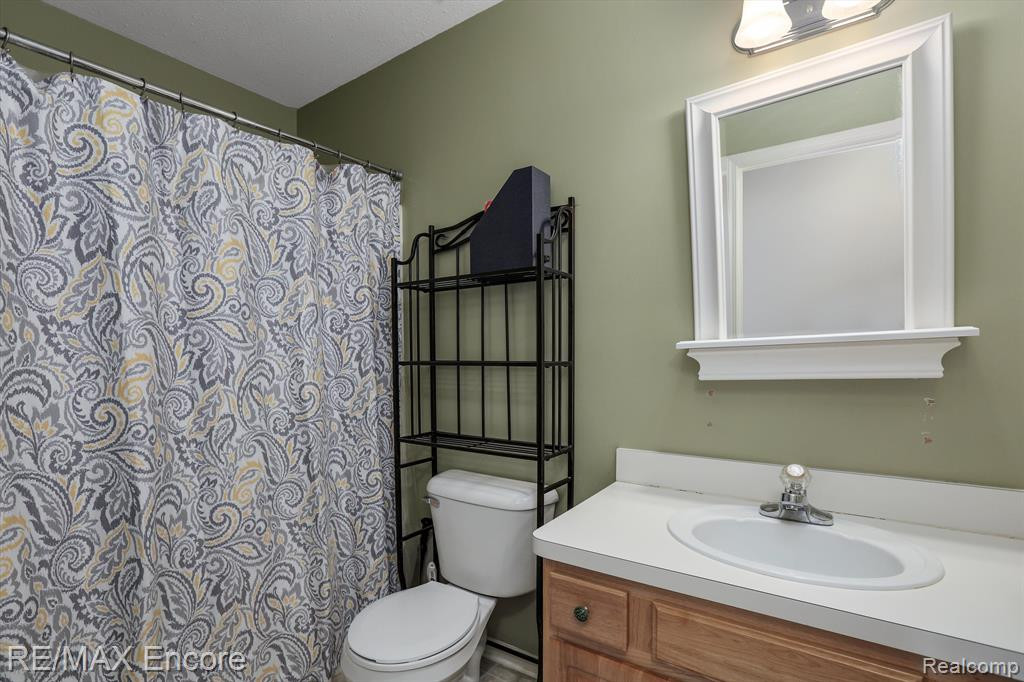 322 MARIGOLD Circle, Westland, MI — Photo 13