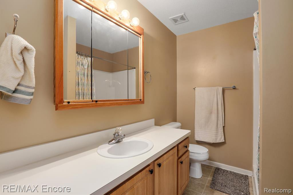 322 MARIGOLD Circle, Westland, MI — Photo 17