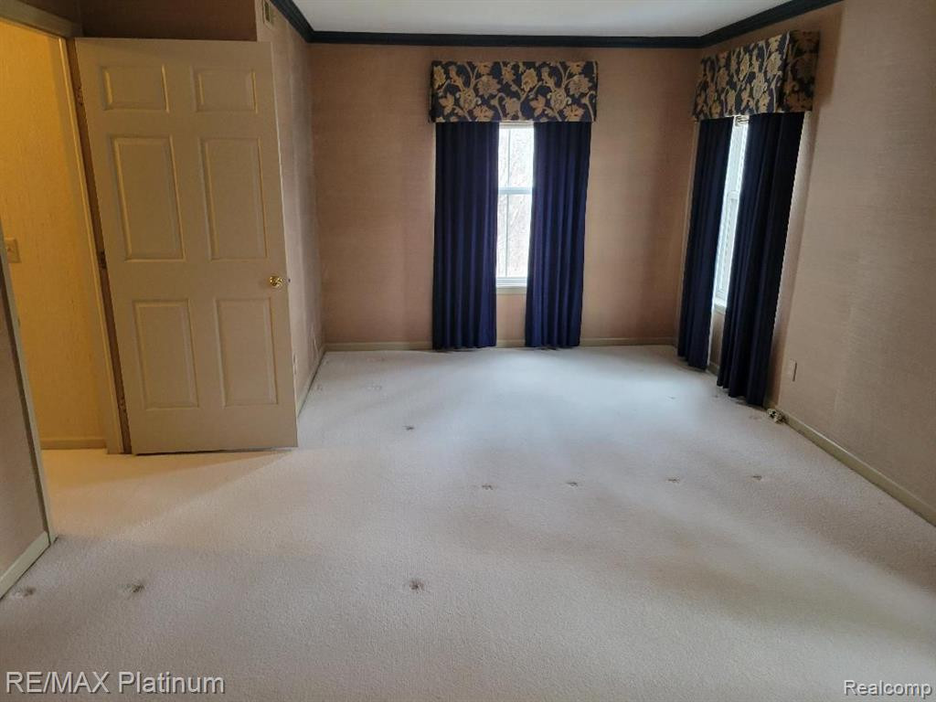 609 CURZON Court, 204, Howell, MI 48843 — Photo 2