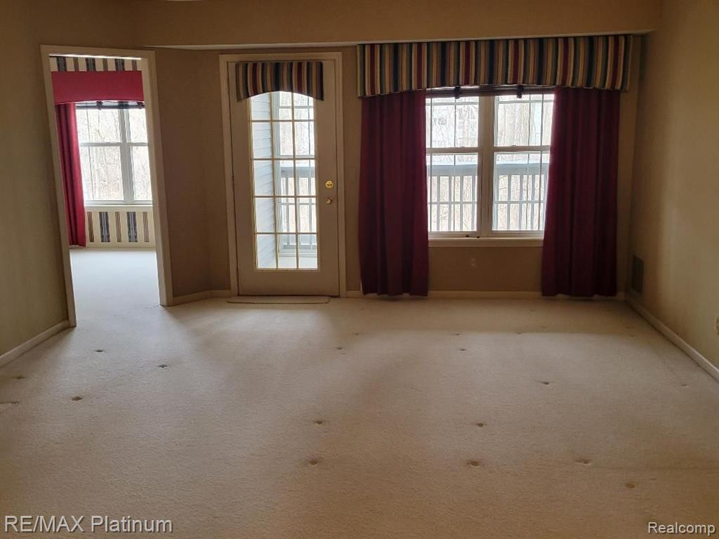 609 CURZON Court, 204, Howell, MI 48843 — Photo 5
