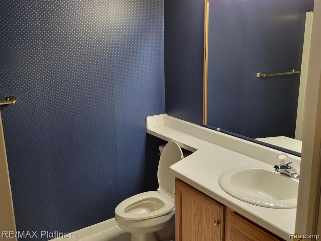 609 CURZON Court, 204, Howell, MI 48843 — Photo 6