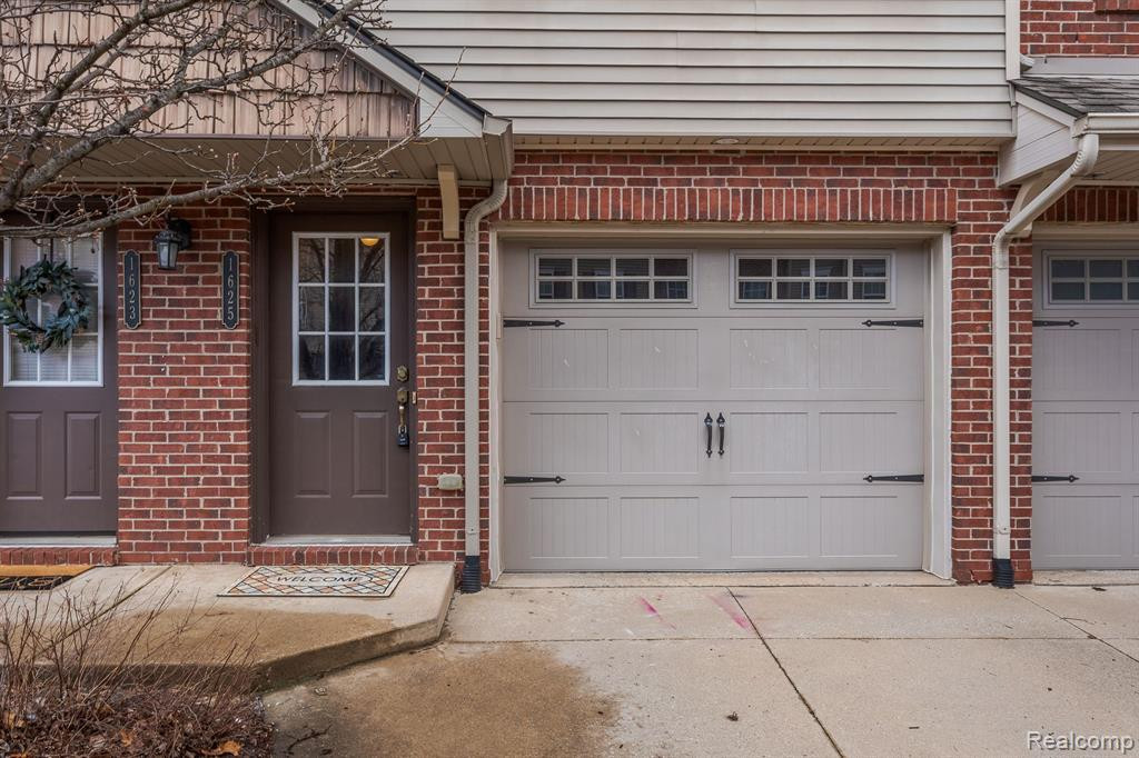 1625 RED HICKORY, Howell, MI 48855 — Photo 2