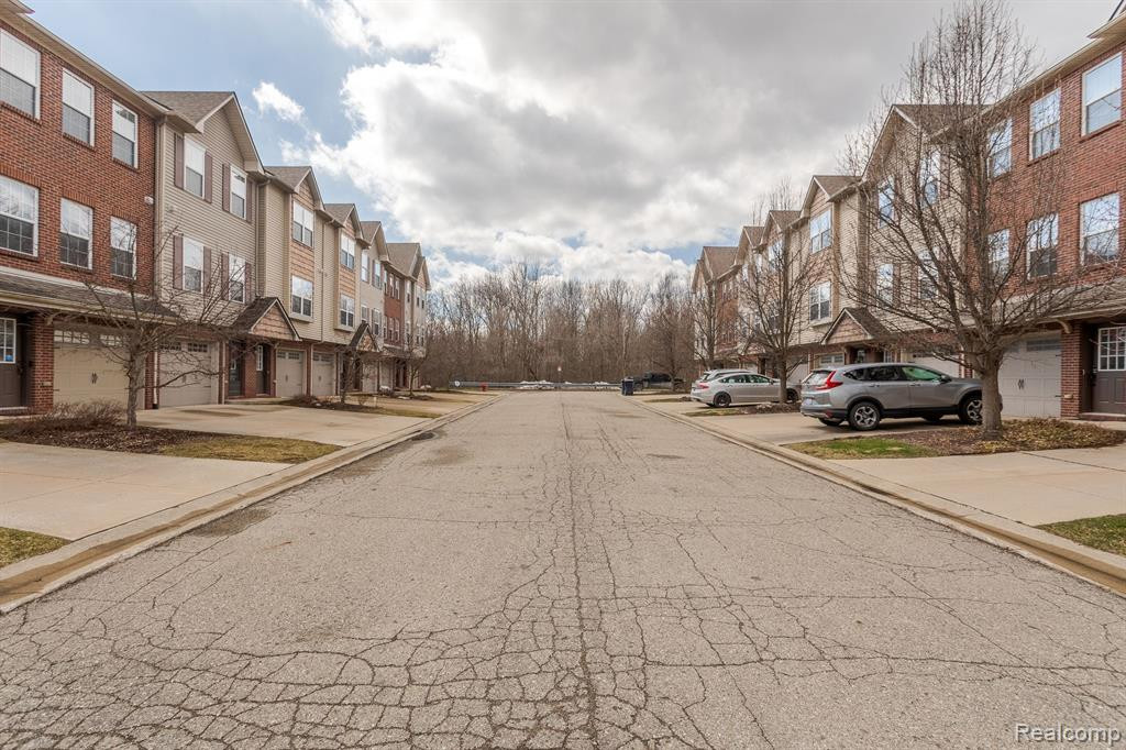 1625 RED HICKORY, Howell, MI 48855 — Photo 5