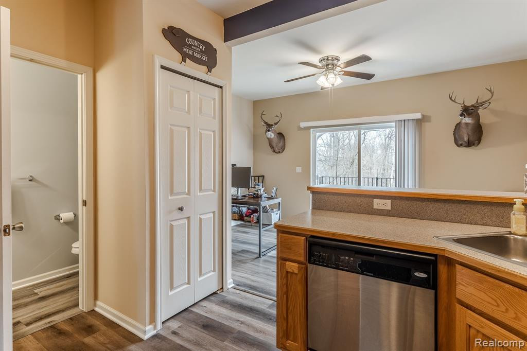 1625 RED HICKORY, Howell, MI 48855 — Photo 14