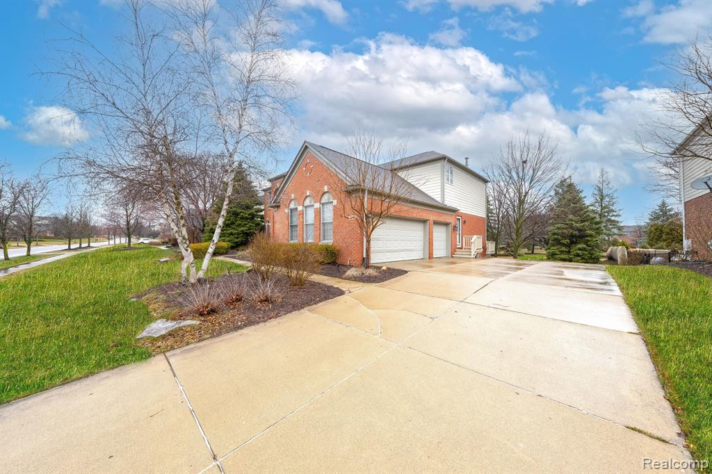44408 WHITE PINE Circle W, Northville, MI 48168 — Photo 32