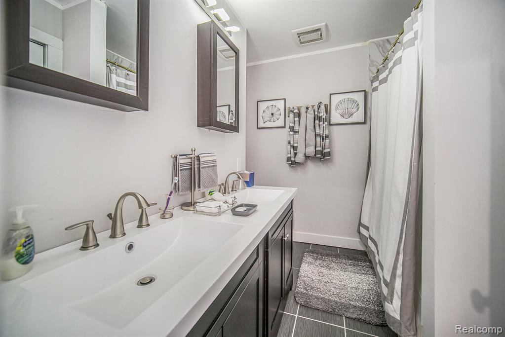 8050 Jack Pine Drive, Ypsilanti, MI 48197 — Photo 27