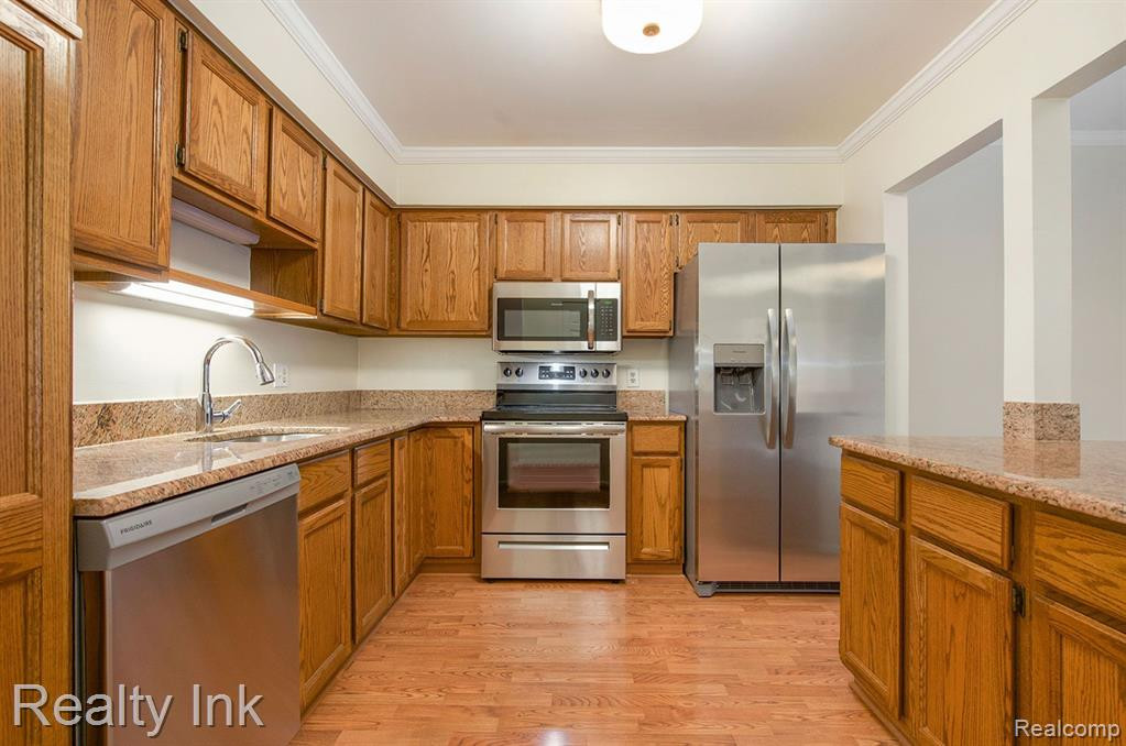 11841 SYCAMORE Drive, 37, Plymouth, MI 48170 — Photo 3