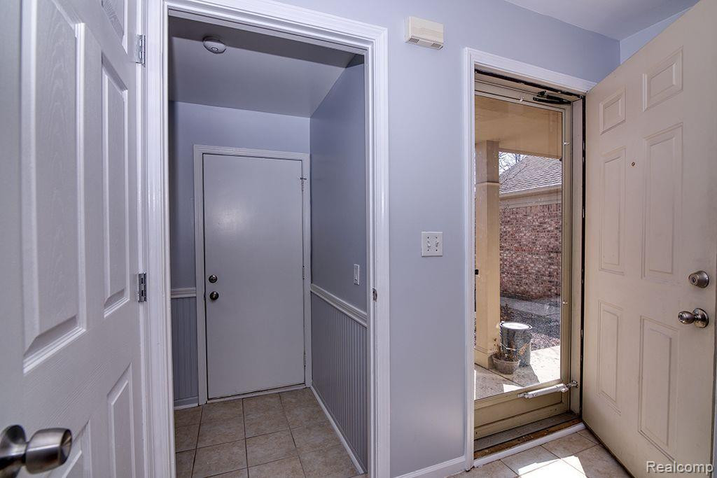 4390 HUNTERS Circle E, Canton, MI 48188 — Photo 5