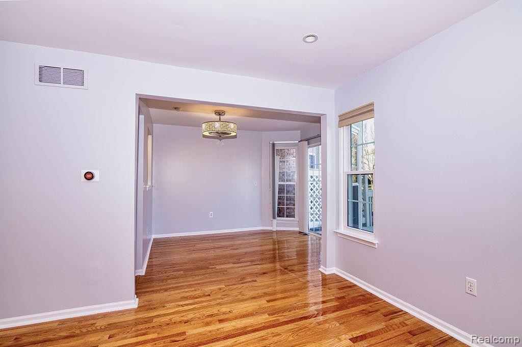 4390 HUNTERS Circle E, Canton, MI 48188 — Photo 9