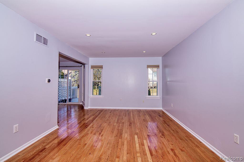 4390 HUNTERS Circle E, Canton, MI 48188 — Photo 10
