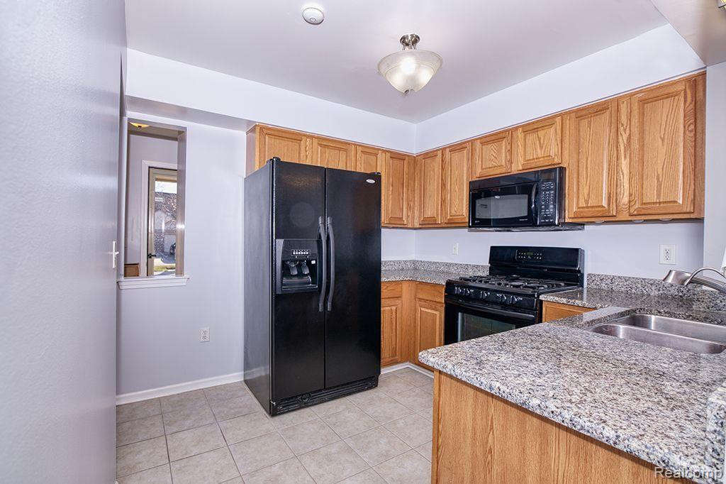 4390 HUNTERS Circle E, Canton, MI 48188 — Photo 14